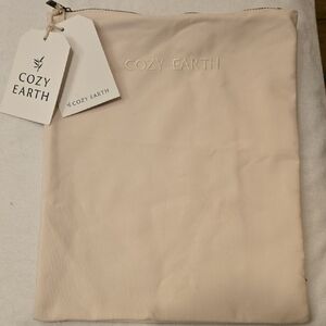 Cozy Earth Zippered Dust Bag - NWT - 14x12